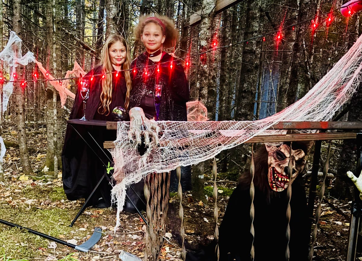 HALLOWEEN THRILL-SEEKERS